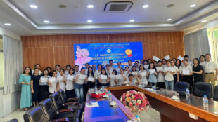Khoa Công nghệ thời trang trao học bổng năm học 2024–2025